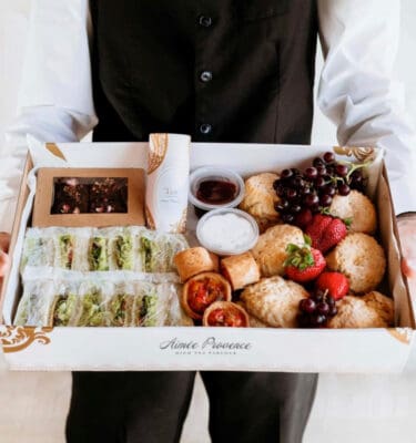Vegan gift food hamper